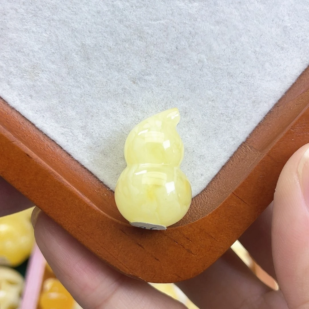 琥珀裸石未镶嵌蜜蜡