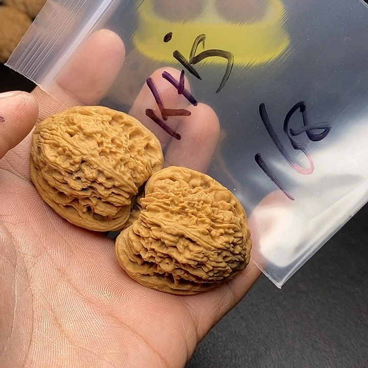 【闪购商品】文玩核桃把件k****南疆石