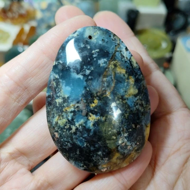 岫玉未镶嵌微瑕挂坠