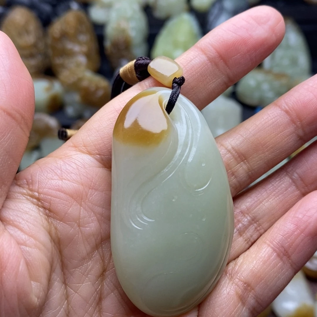 吊坠(不含链)未镶嵌和田玉（糖玉）不****）