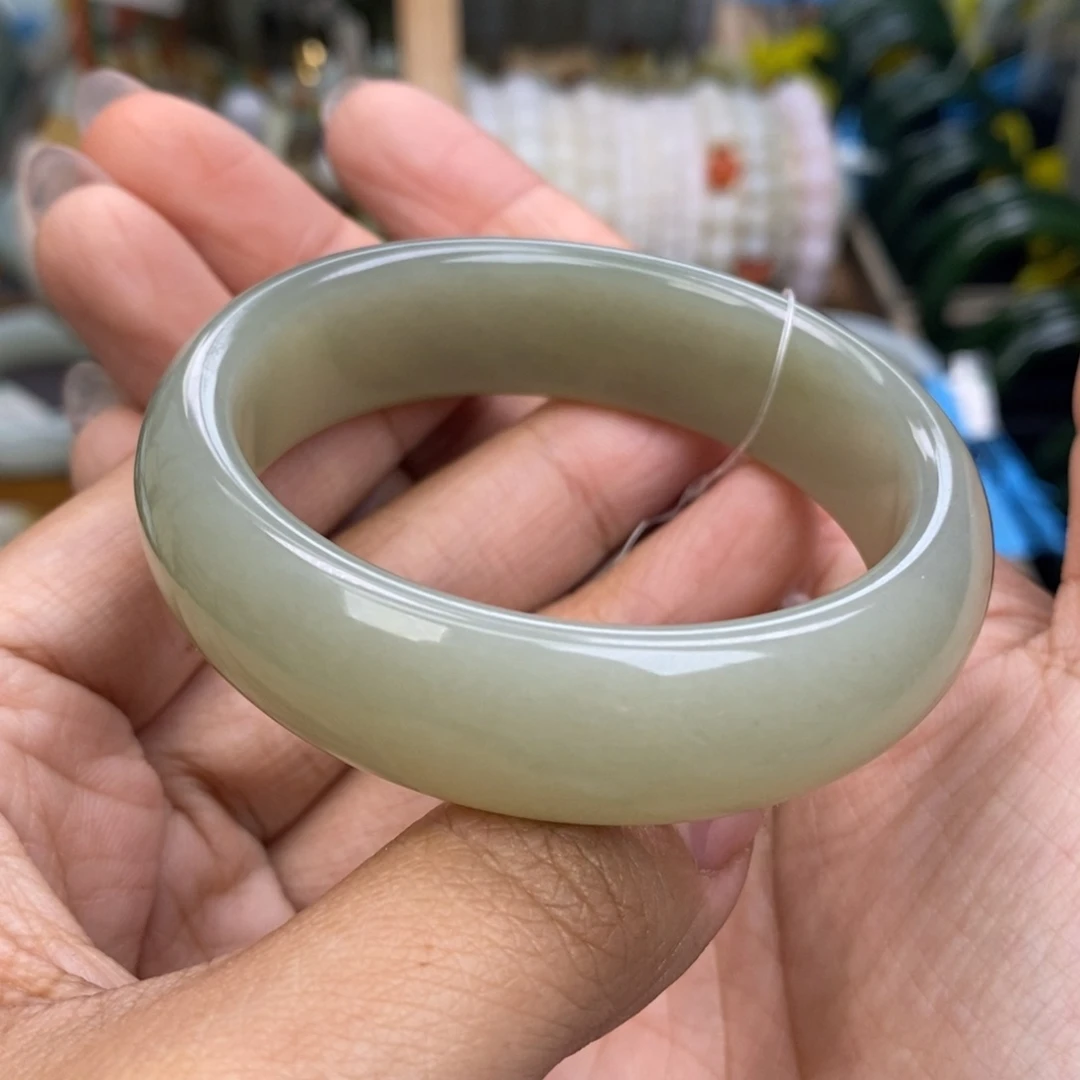 和田玉未镶嵌手镯清货