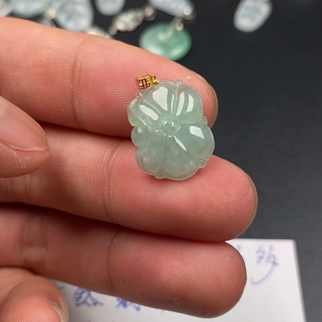 颈饰18K金镶嵌翡翠