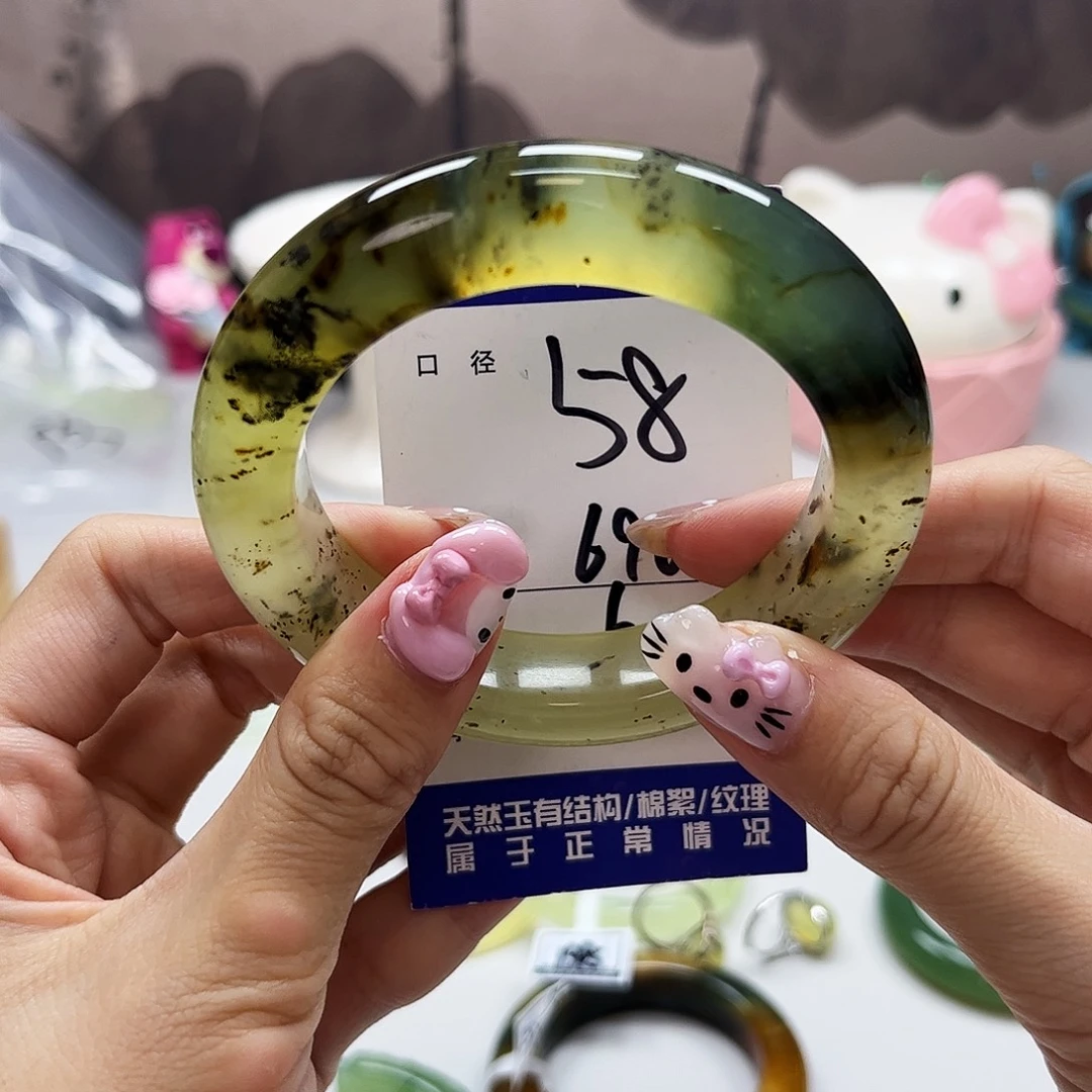 未镶嵌蛇纹石玉吊坠