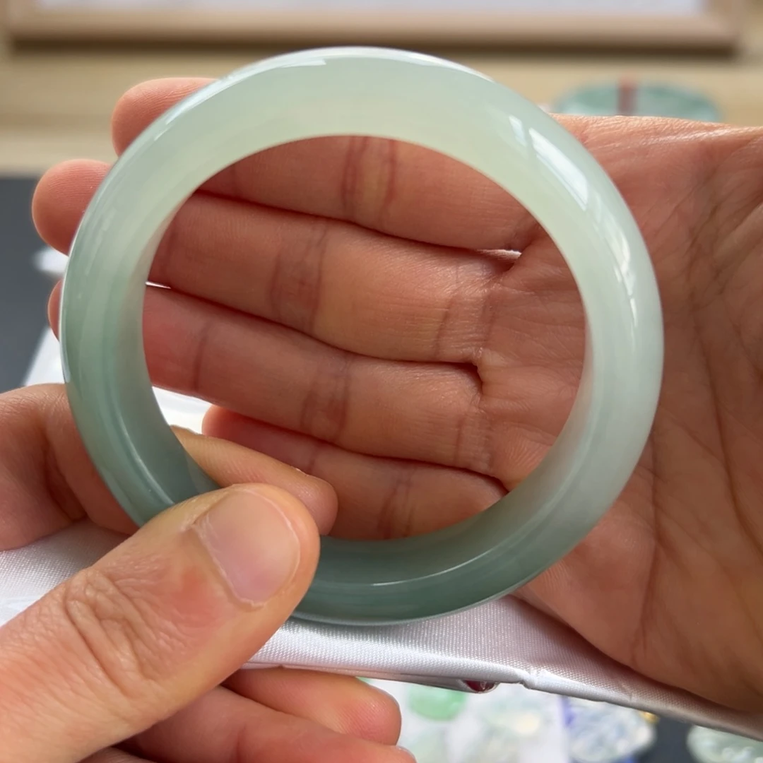 翡翠手镯未镶嵌手镯