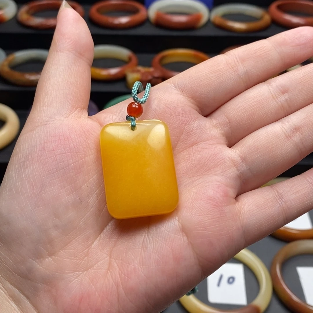 石英质玉（黄龙玉）吊坠未镶嵌