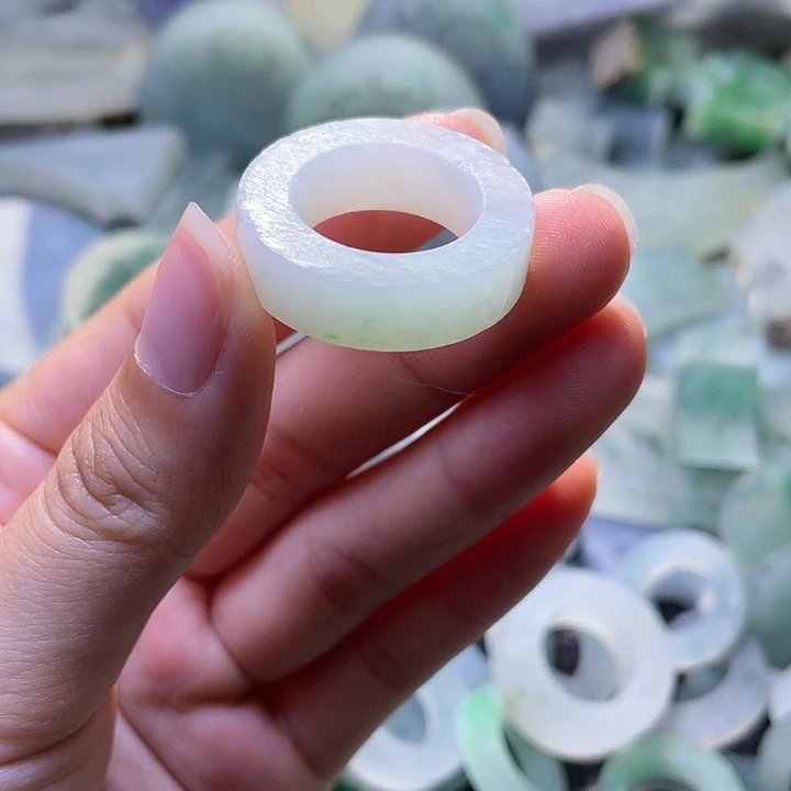 定制翡翠未镶嵌戒指