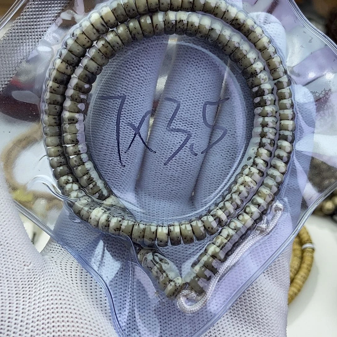 吊坠星月菩提满绿背糯冰石玉河豚7×3.5