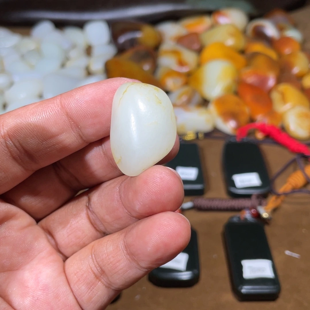 潜***人和田玉（白玉）未镶嵌颈饰