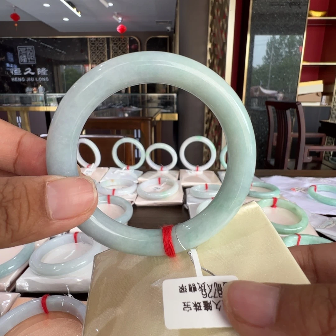 翡翠手镯未镶嵌圆条，福利，不退不换