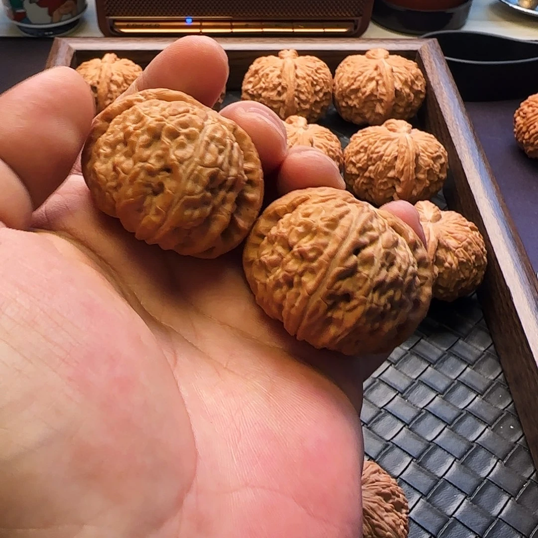 ****財文玩核桃把件闷白