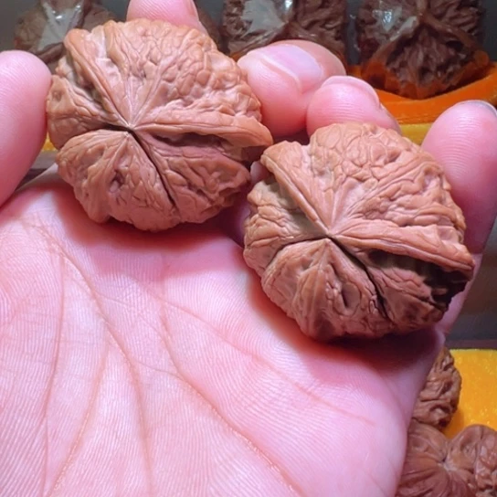 把件文玩核桃罕见极限象形红油皮犀牛