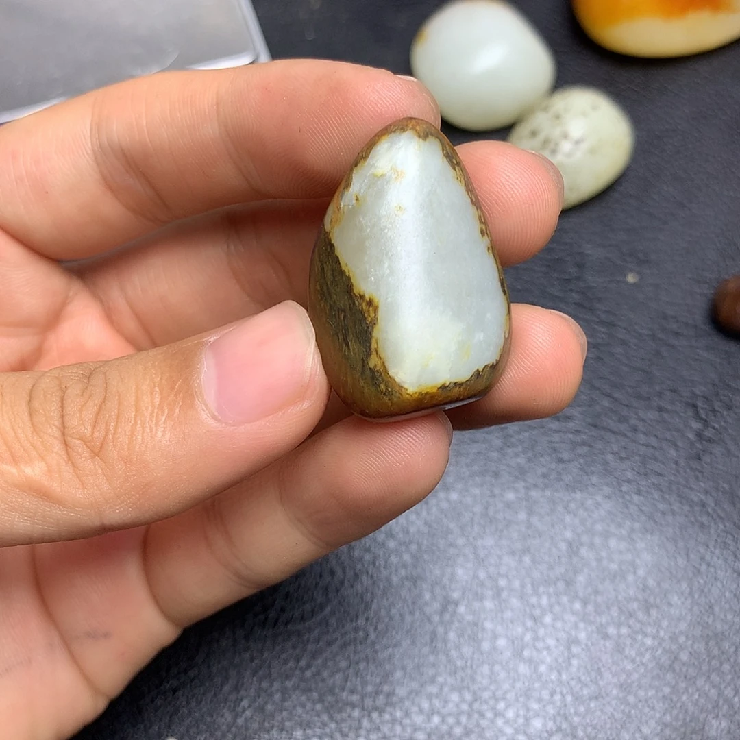 未镶嵌和田玉（糖玉）挂件