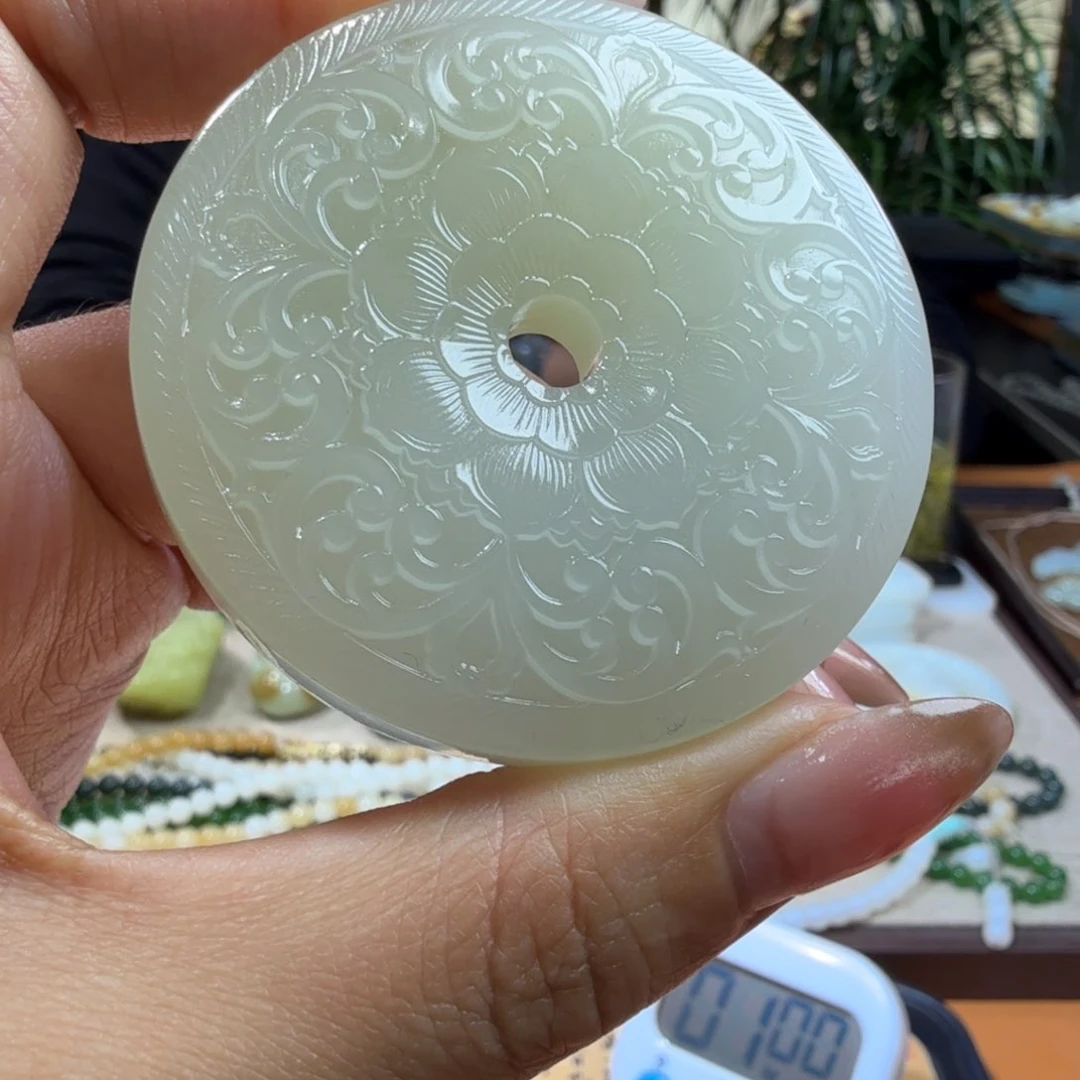 和田玉挂件未镶嵌上**水