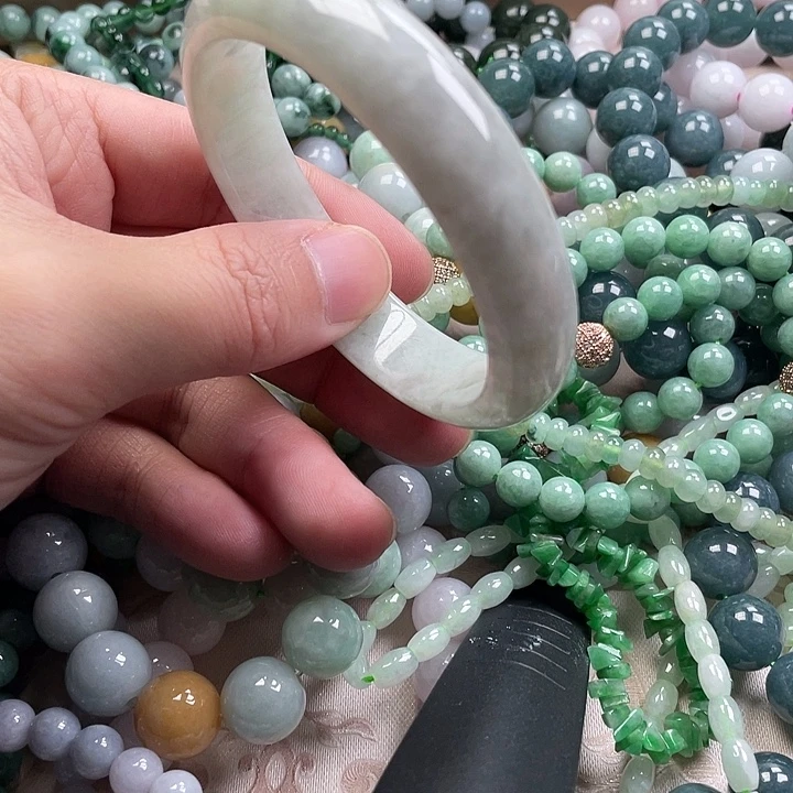 翡翠未镶嵌颈饰88