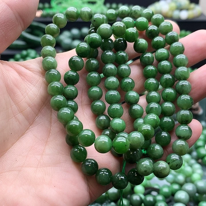 颈饰未镶嵌和田玉（碧玉）