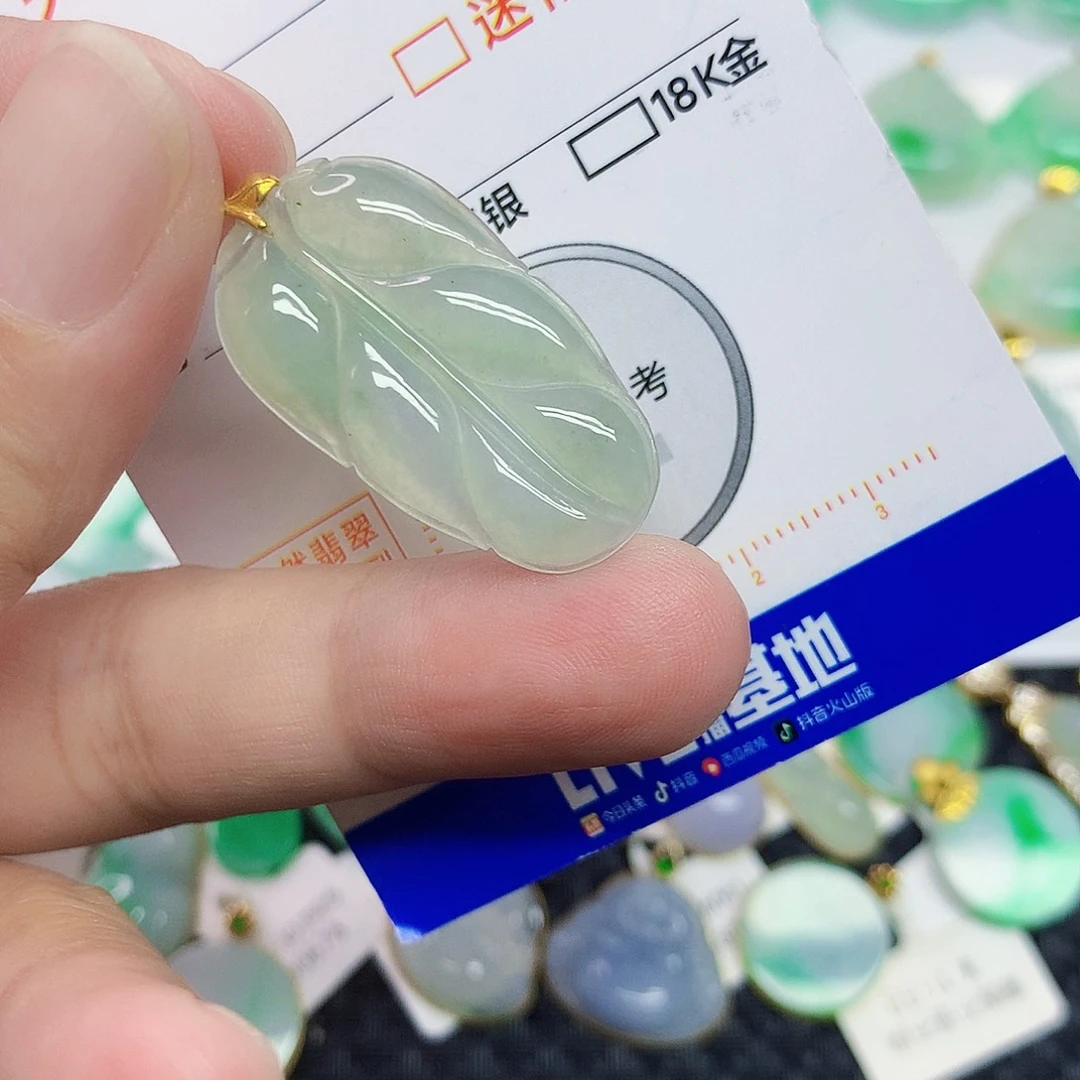 翡翠18K金镶嵌颈饰叶子