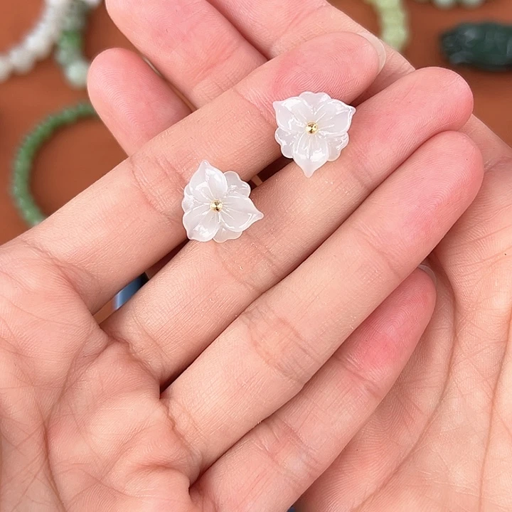 颈饰18K金镶嵌和田玉
