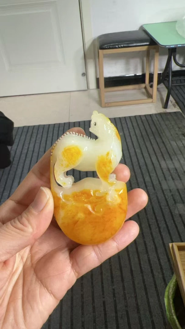 新疆和田玉貔貅127克把件