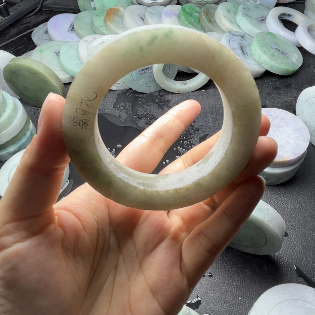 定制翡翠未镶嵌翡翠手镯