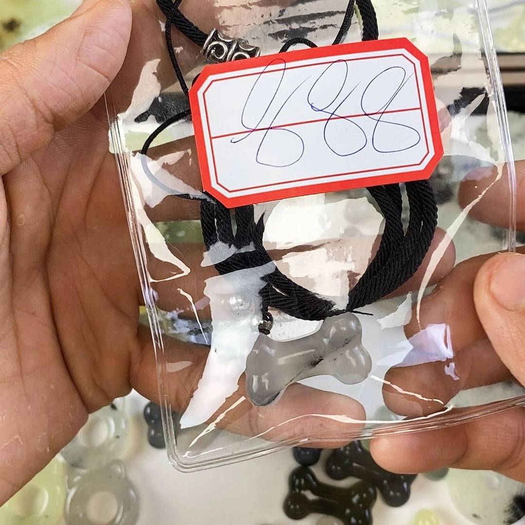 蛇纹石玉颈饰未镶嵌心**三