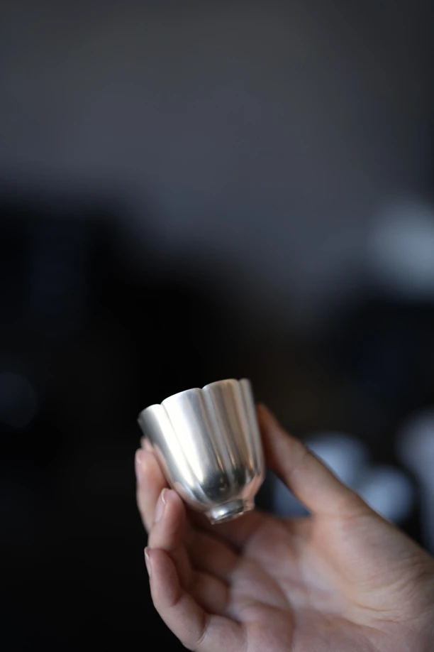 刷银花口闻香杯