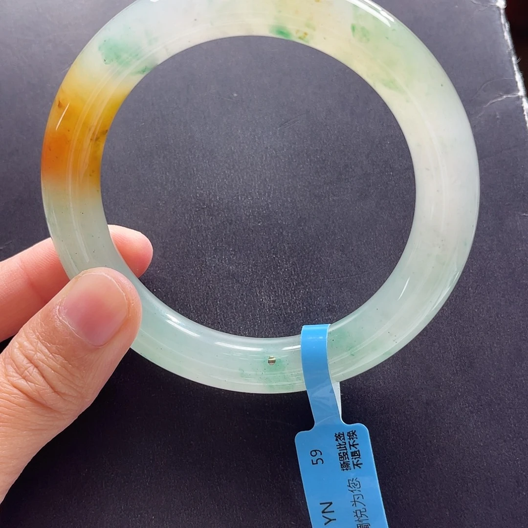 小***安石英质玉未镶嵌手镯