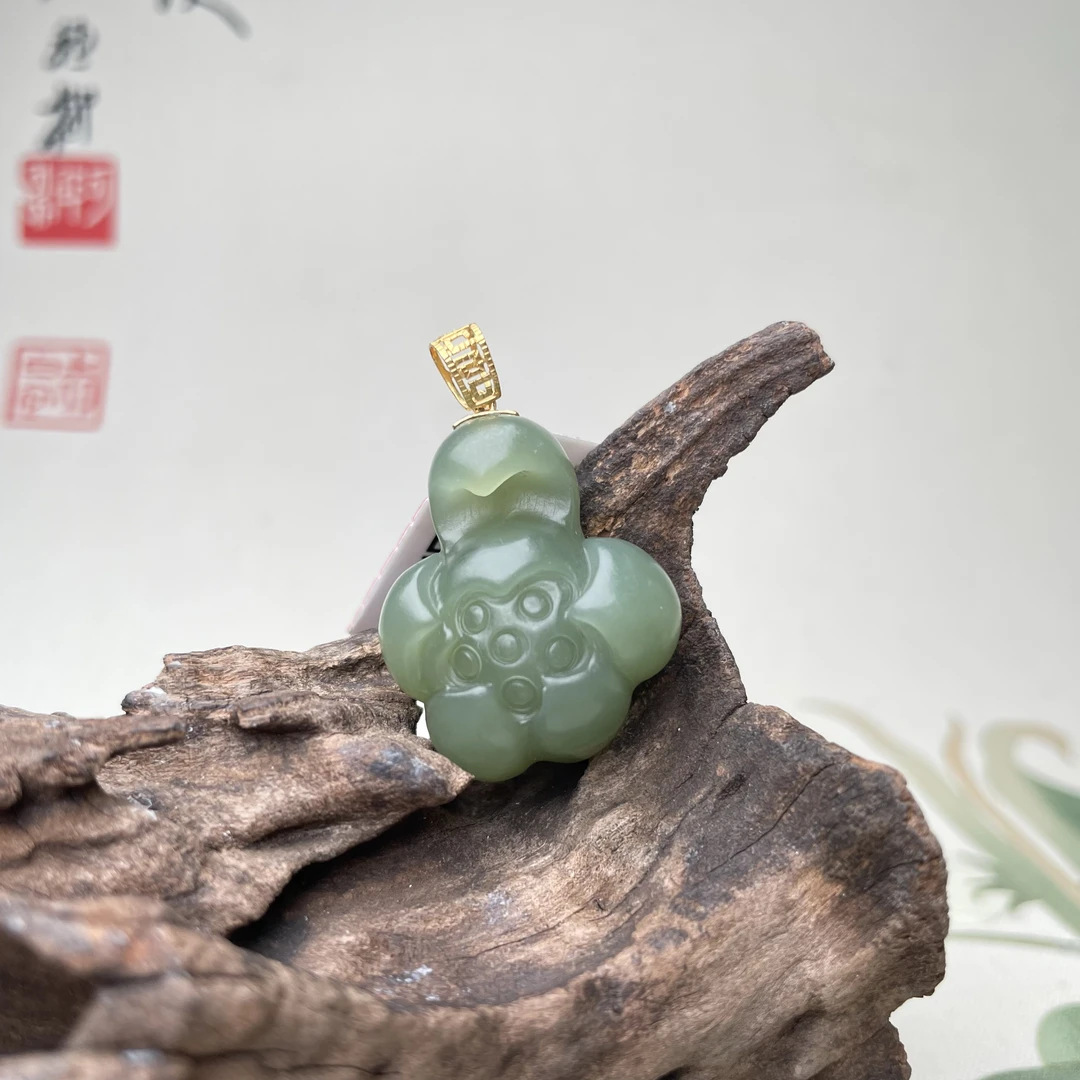菲菲珠宝好*21552-18K和田玉花开富贵吊坠