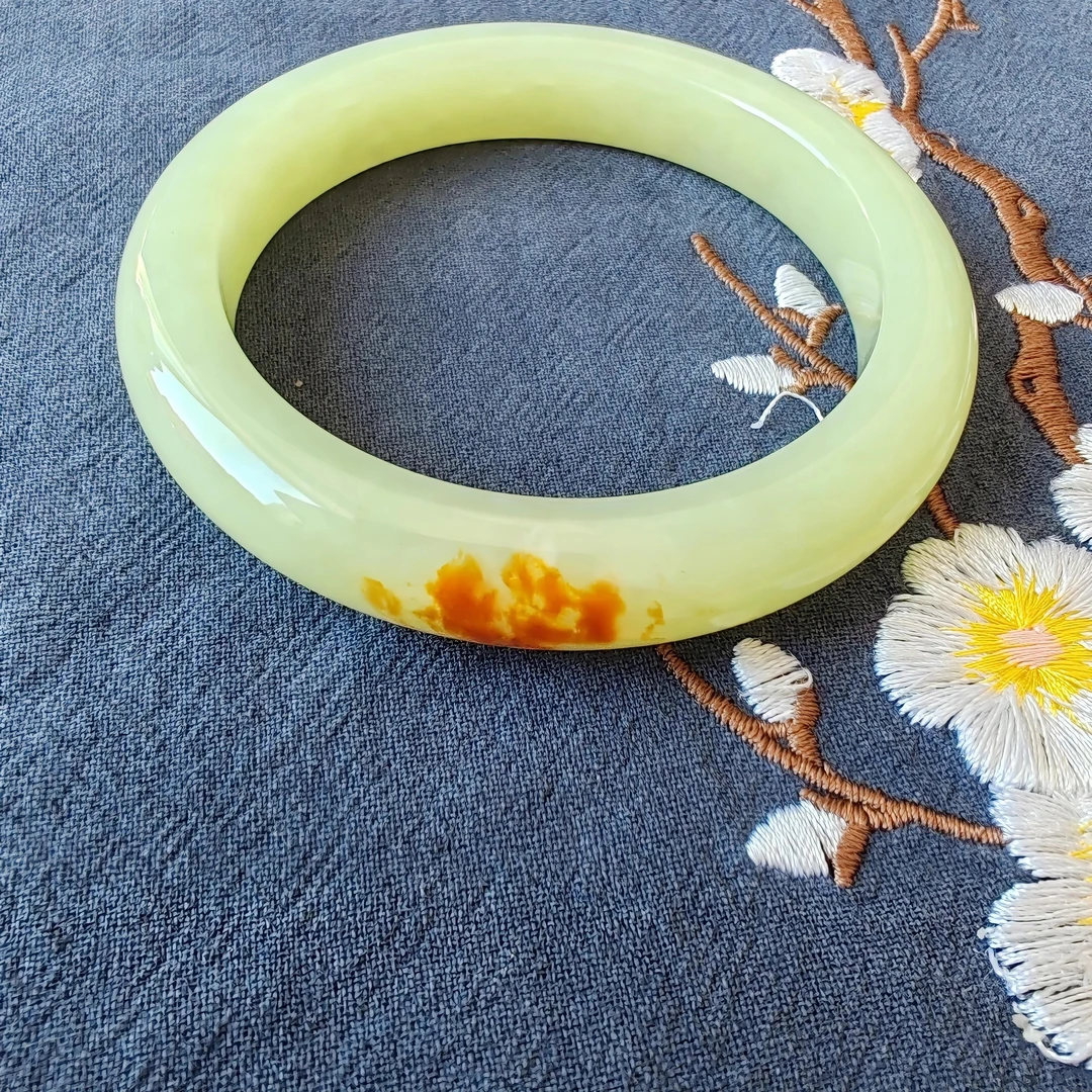 透闪石质玉岫岩黄白河磨玉手镯