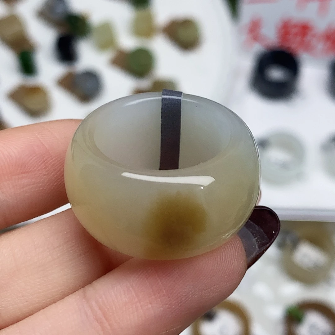 未镶嵌戒指和田玉