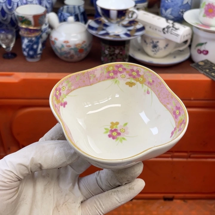 他家瓷器真美…开播了