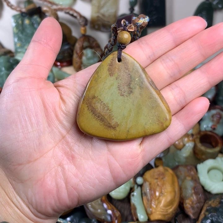 岫岩河磨玉（透闪石质玉）吊坠未镶嵌