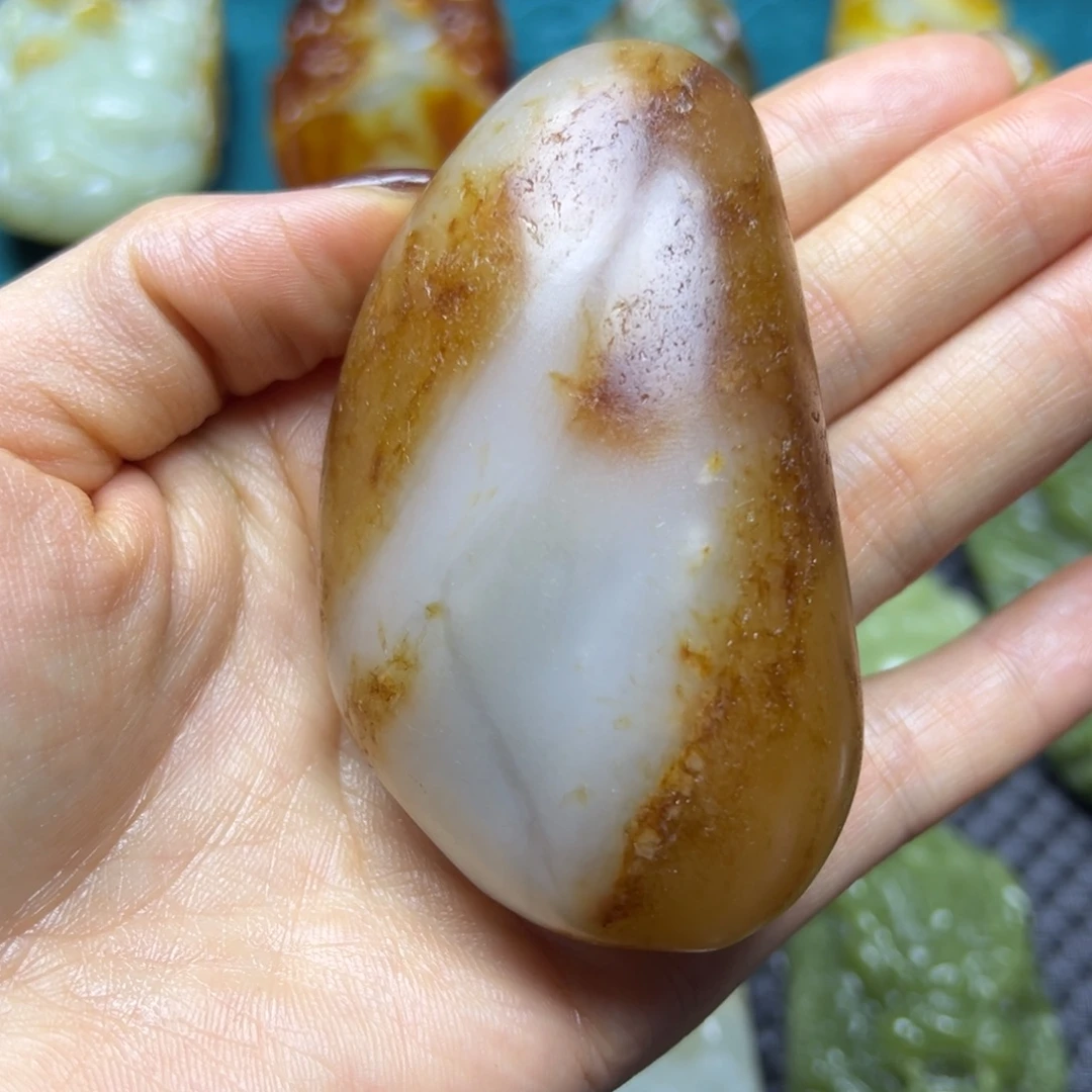 和田玉未镶嵌把件