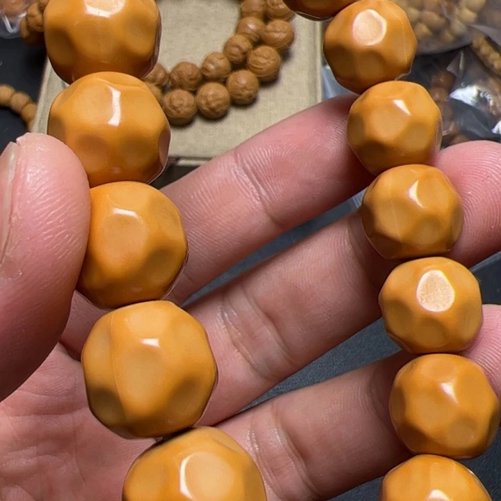 猴头核桃手串图咯