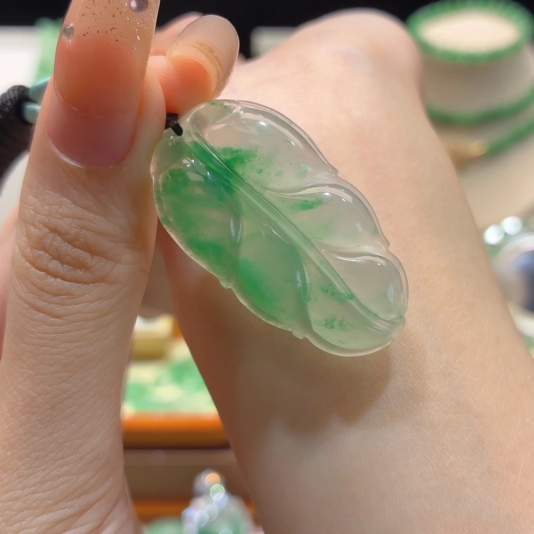 石英质玉未镶嵌颈饰