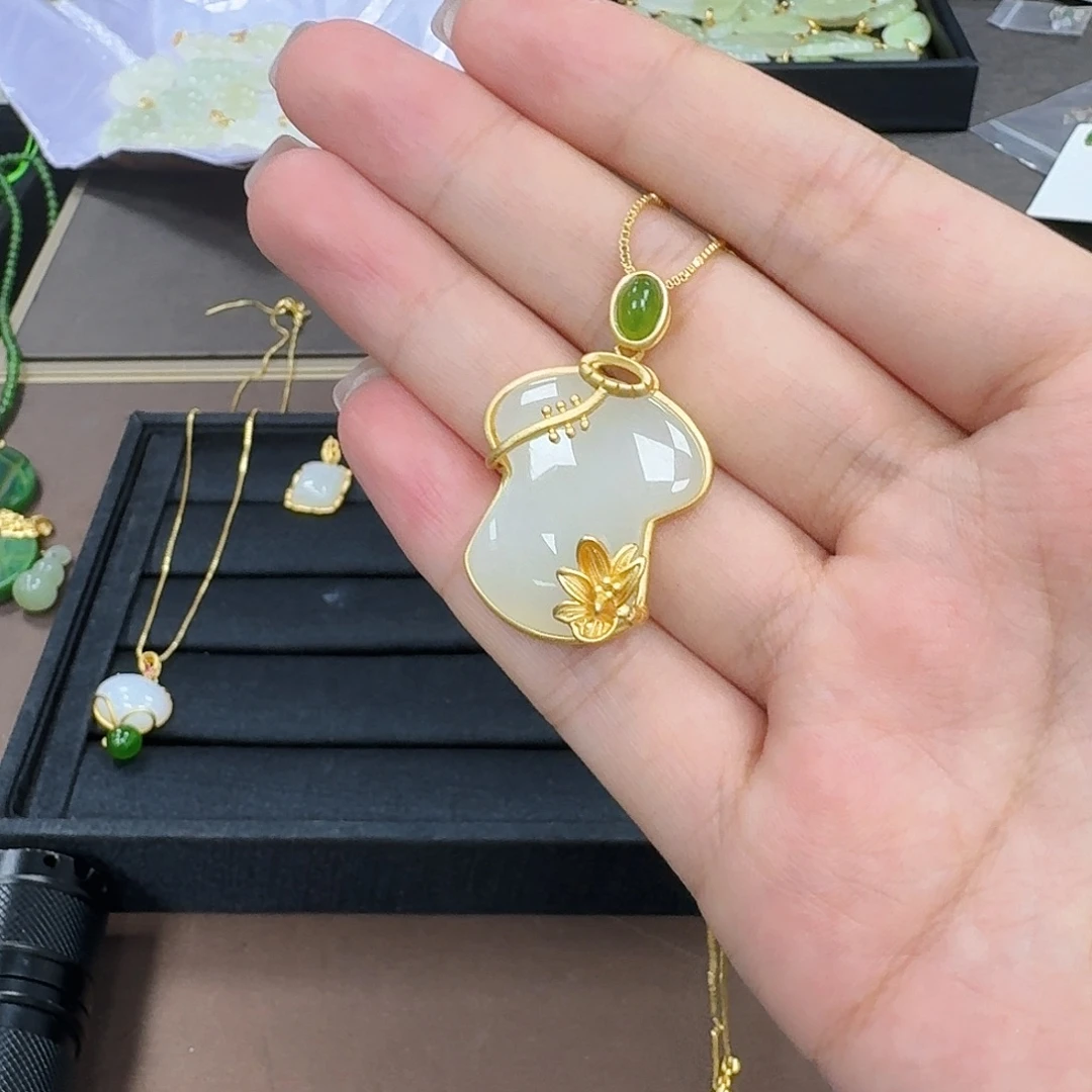 和田玉银S925镶嵌颈饰旗开得胜