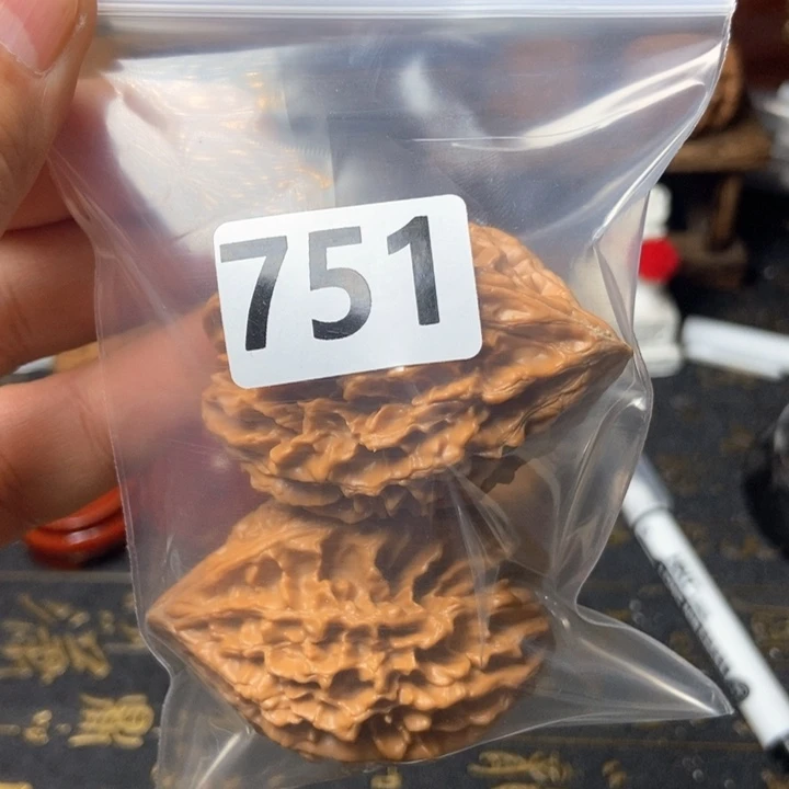 文玩核桃吊坠招财鼠