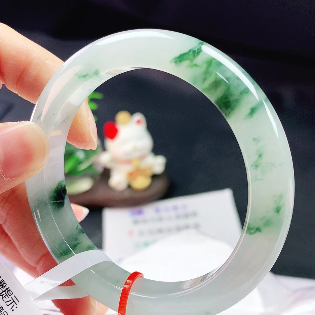 翡翠手镯未镶嵌55圈