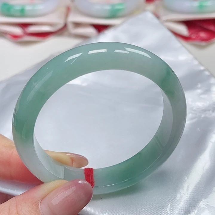 翡翠手镯未镶嵌缅甸翡翠