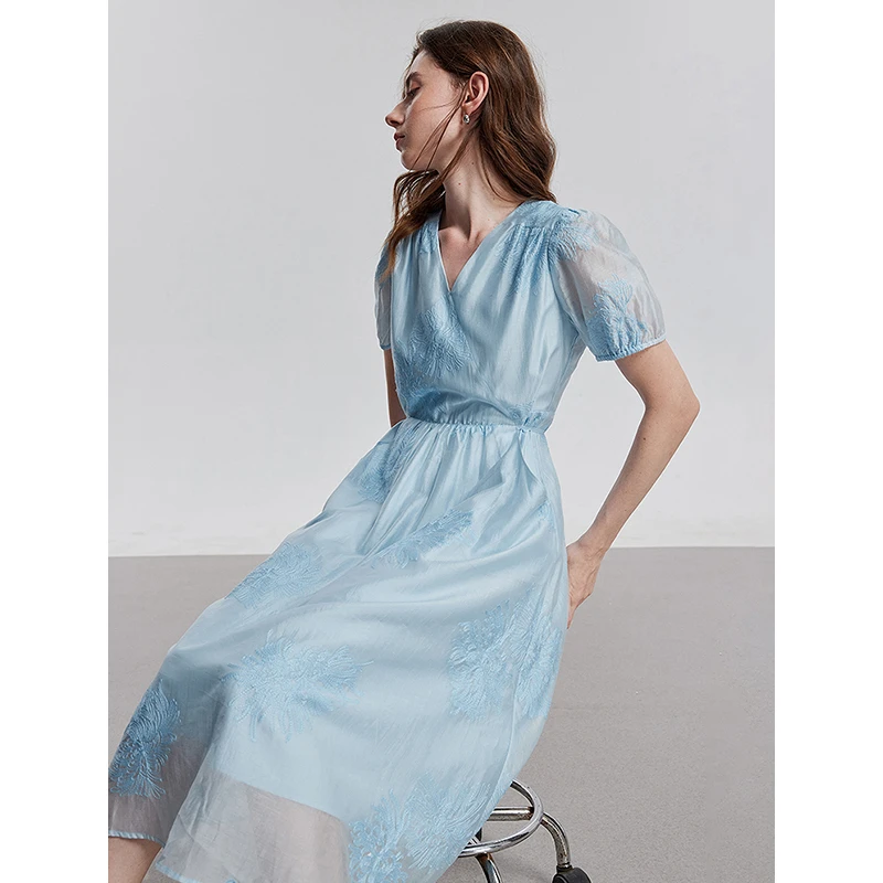 【品牌专柜】初语莱赛尔重工绣花V领收腰度假风浪漫裙8529018