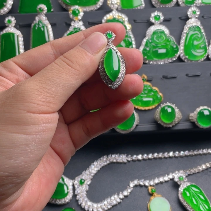 翡翠颈饰未镶嵌翡翠吊坠