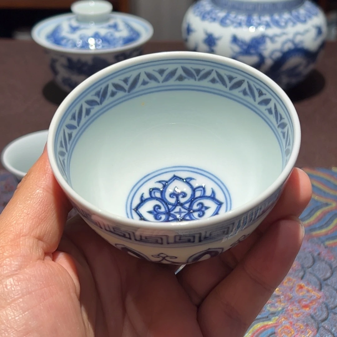 陶精品青花宝相纹鸡心杯口径约8.5厘米