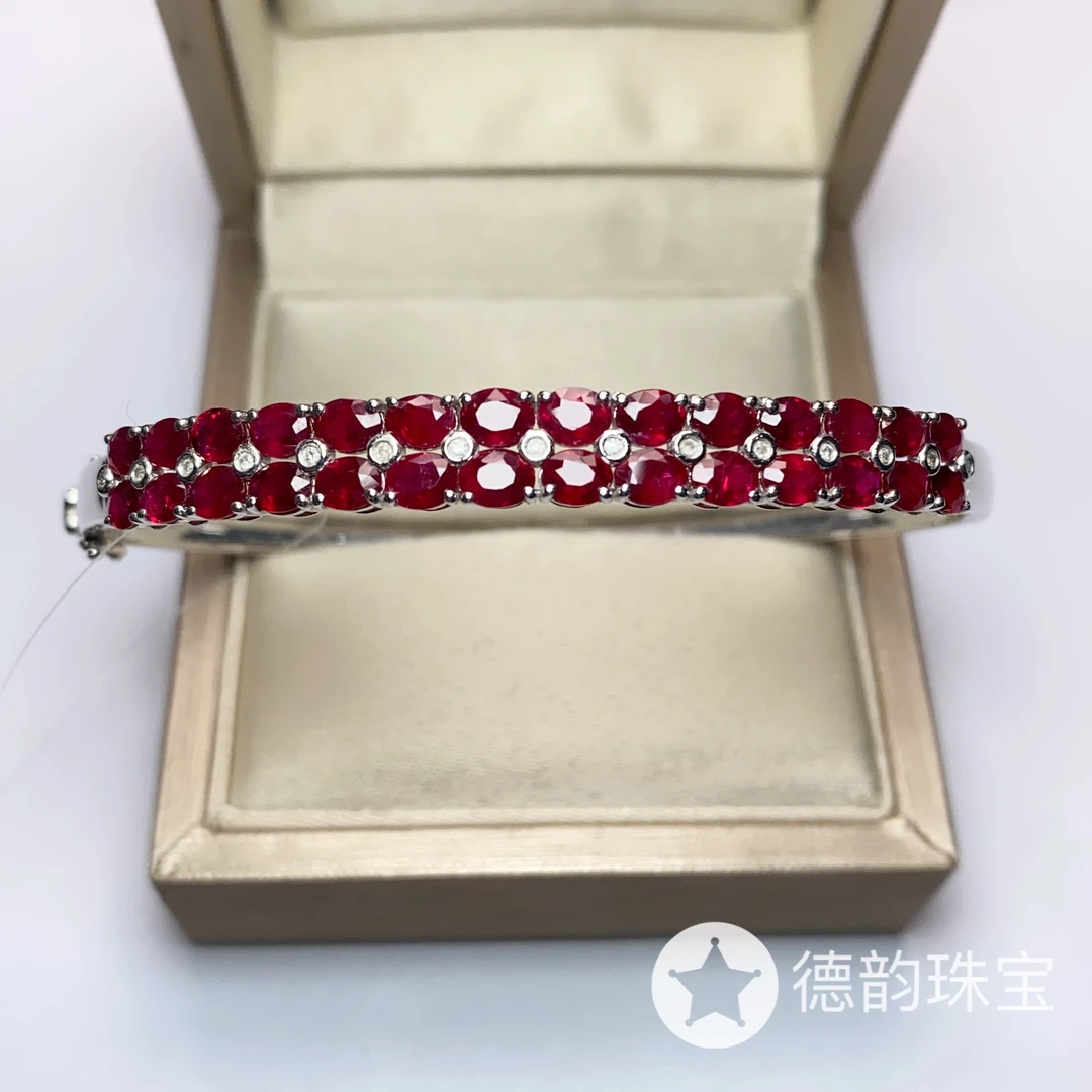 18K金镶嵌红宝石手镯