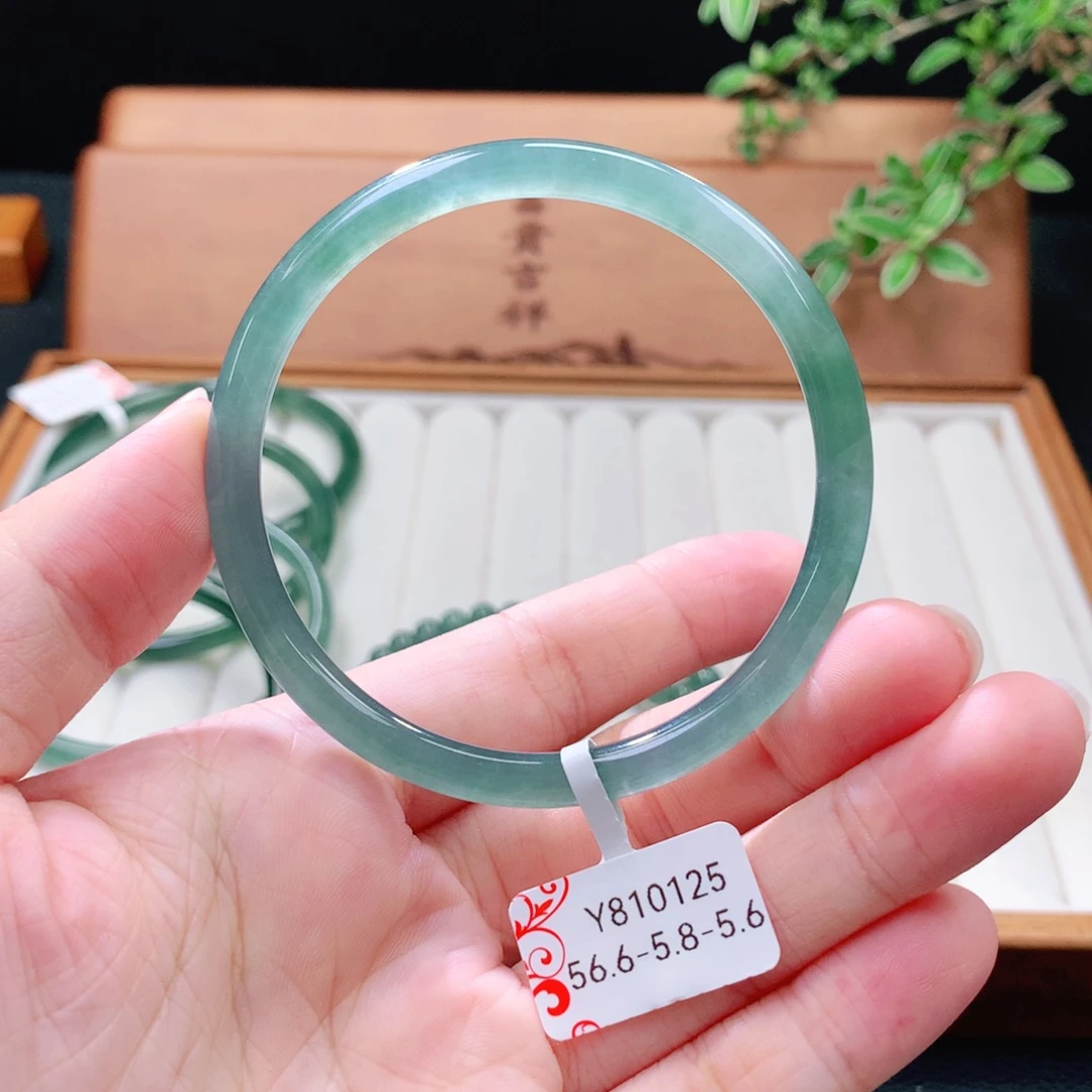 翡翠未镶嵌手镯（圆镯）