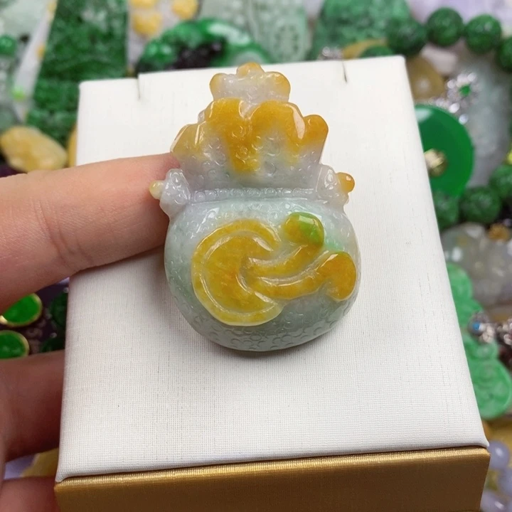吊坠(赠链)未镶嵌翡翠