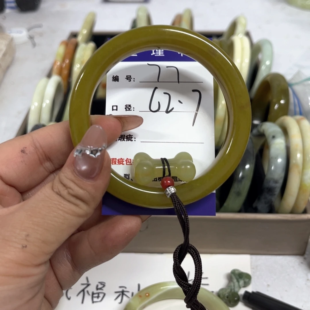 蛇纹石玉手镯未镶嵌