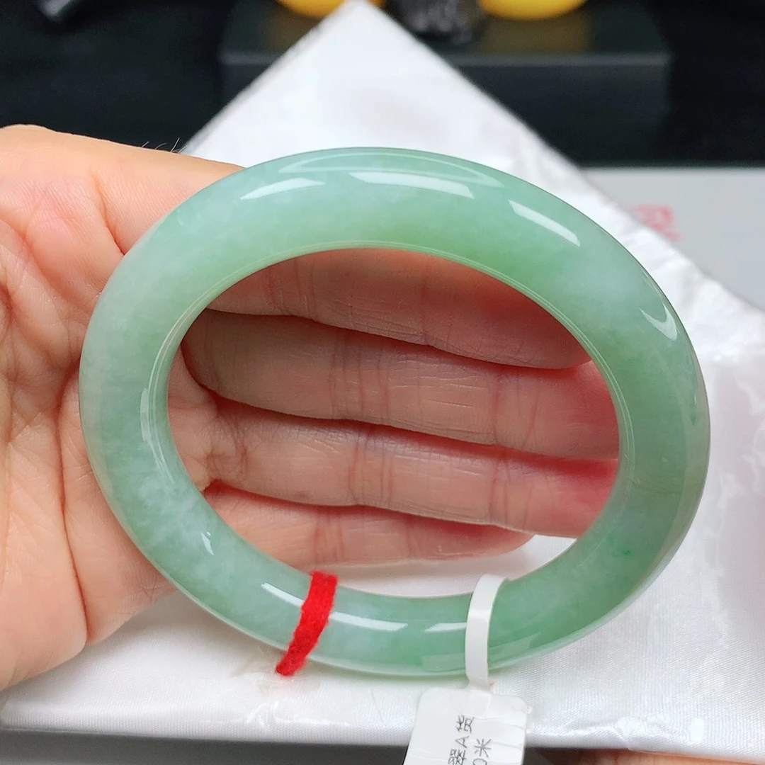 未镶嵌手镯（圆镯）翡翠梁*开。