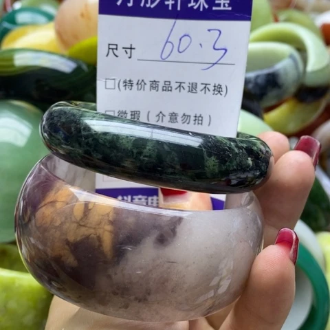 蛇纹石玉手镯未镶嵌