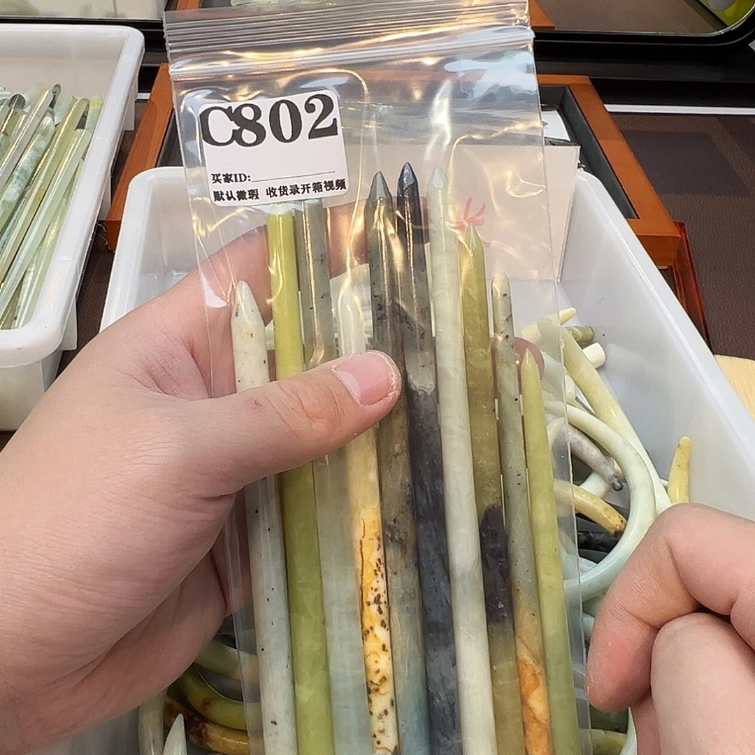 颜***微蛇纹石玉合金发饰