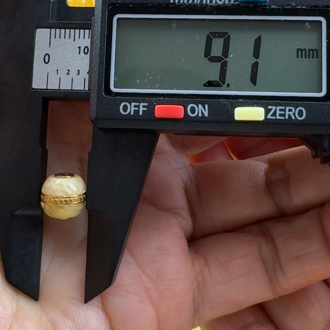 蜜蜡未镶嵌裸石31