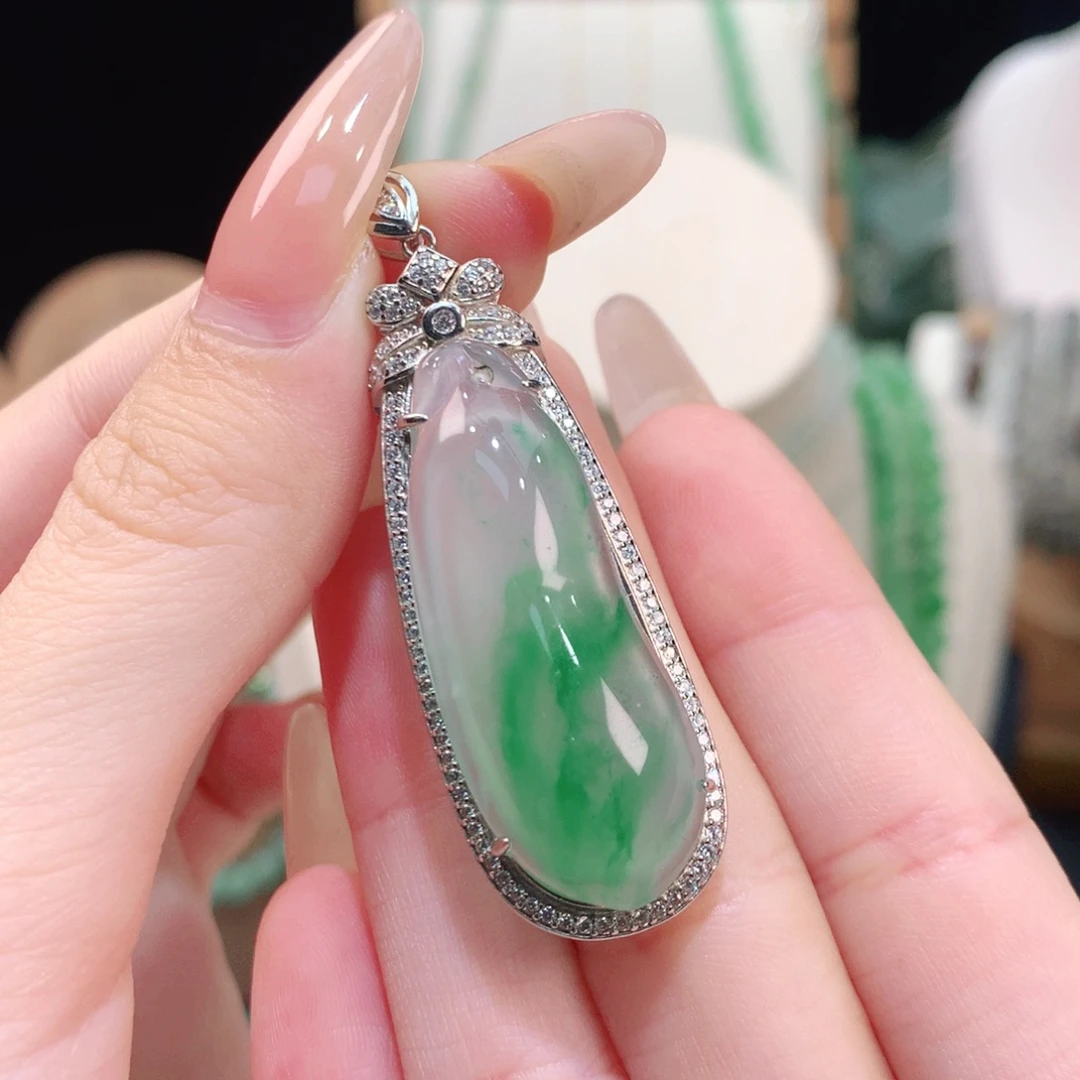 ****媛石英质玉（非洲翠）银S925镶嵌颈饰福瓜